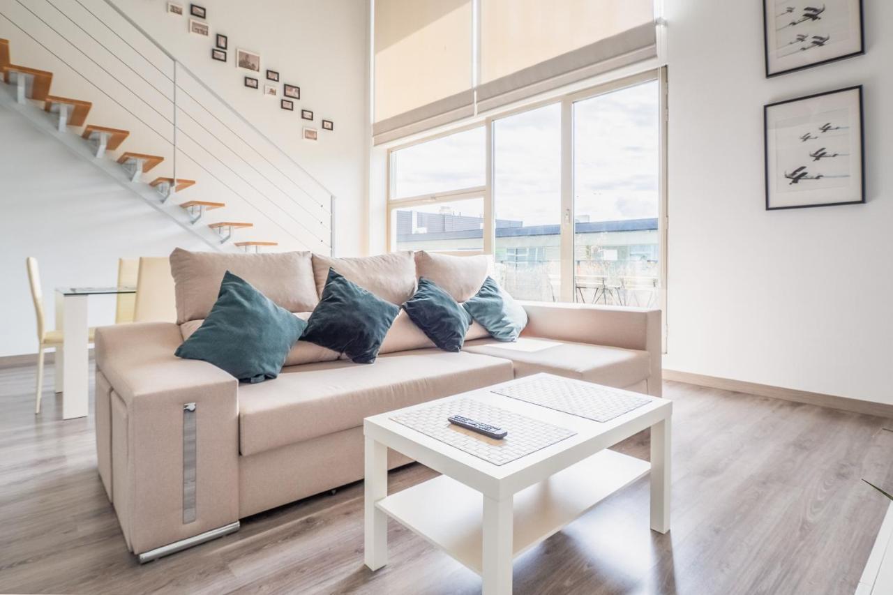 El Ventero Apartment - Elegante Apt Para 5 Con Terraza, Wi-Fi Y Aparcamiento En La Calle Camarma de Esteruelas Ngoại thất bức ảnh