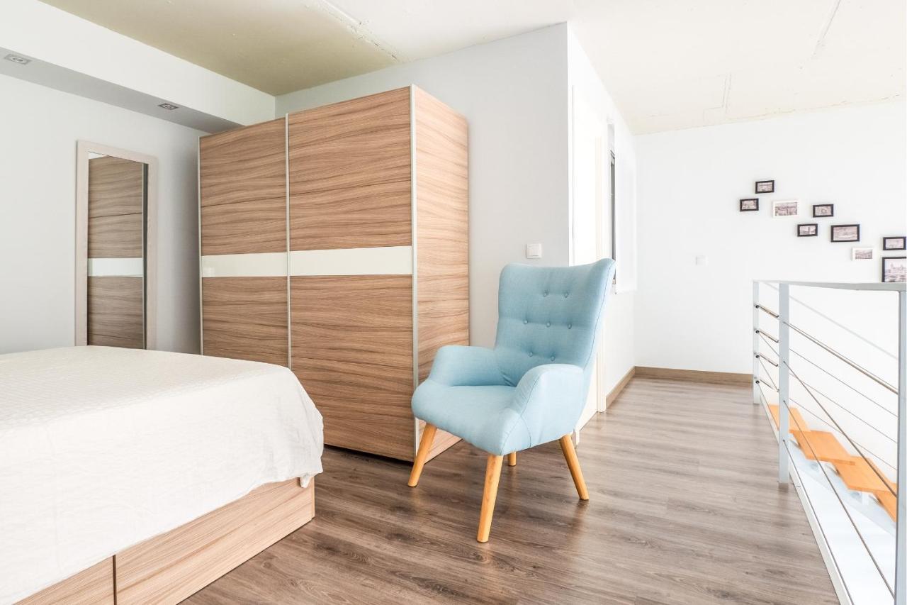 El Ventero Apartment - Elegante Apt Para 5 Con Terraza, Wi-Fi Y Aparcamiento En La Calle Camarma de Esteruelas Ngoại thất bức ảnh
