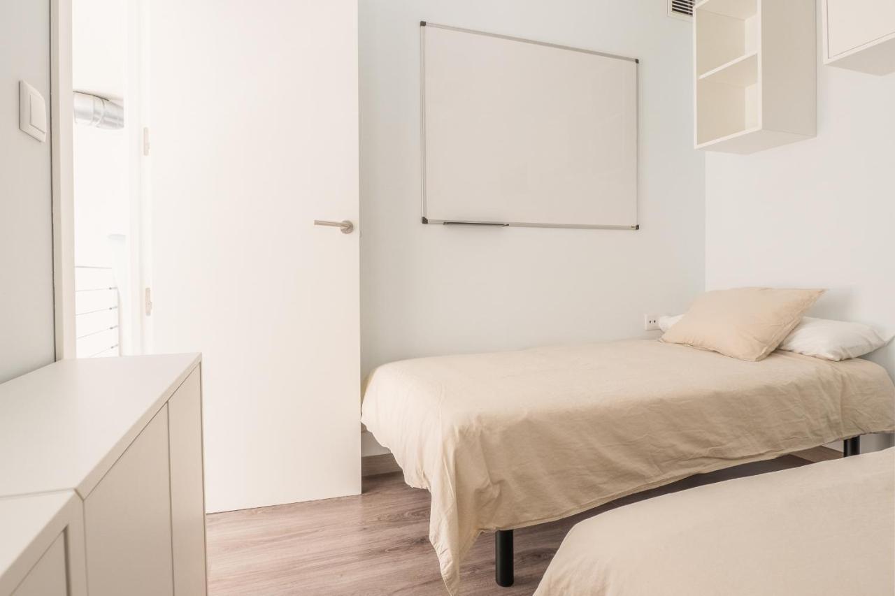 El Ventero Apartment - Elegante Apt Para 5 Con Terraza, Wi-Fi Y Aparcamiento En La Calle Camarma de Esteruelas Ngoại thất bức ảnh